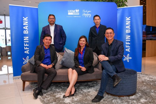 (From left to right, back row) UEM Sunrise Chief Executive Officer, Sufian Abdullah; Director of Strategic Alliance Mortgage Business, Kelvin Chin; (front row) Director of Mortgage Sales, Edward Cheah Soon Huat; Managing Director of Affin Bank Mortgage Business, Jessie Wong Yen Yee; and UEM Sunrise Chief Marketing Officer, Kenny Wong posed for a group photo.