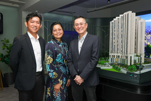 From left to right – UEM Sunrise Chief Operations Officer, Central Liong Kok Kit; Chief Development Officer Mardiana Rahayu Tukiran; and Chief Marketing Officer Kenny Wong posed for a group photo next to the scale model of The Connaught One, the Company’s first transit-oriented development in Taman Connaught, Kuala Lumpur.