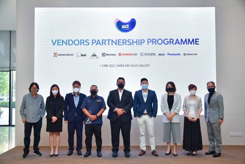 (From left to right) Bofi (Malaysia) Managing Director, Kelvin Tan; Gamuda IBS Executive Director, Lim Hui Yan; Innocera Director, Lee Yeu Jer; Cement Industries Malaysia (CIMA) Managing Director, Sharuddin Omar Hashim; UEM Sunrise Chief Executive Officer, Sufian Abdullah; Electrolux Malaysia General Manager, Vincent Lee; Guocera Managing Director, Sally Cheng; Signature Kitchen Sales Senior Manager, Pei Li Chew; and Managing Director of QAFL, Business Promotion office, Panasonic Corporation, Ichiro Suganuma posed for a group photo towards the end of UEM Sunrise’s Vendors Partnership Programme launch.