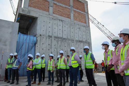 UEM Sunrise staff tuning in to the project summary about Residensi Astrea.