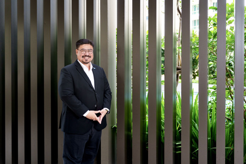 Hafizuddin Sulaiman, Officer-in-Charge and Chief Financial Officer of UEM Sunrise